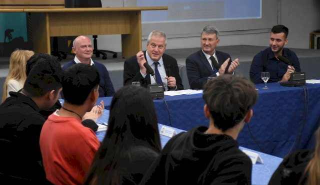 Perczyk participó de encuentro con los primeros egresados de la Educación Profesional Secundaria